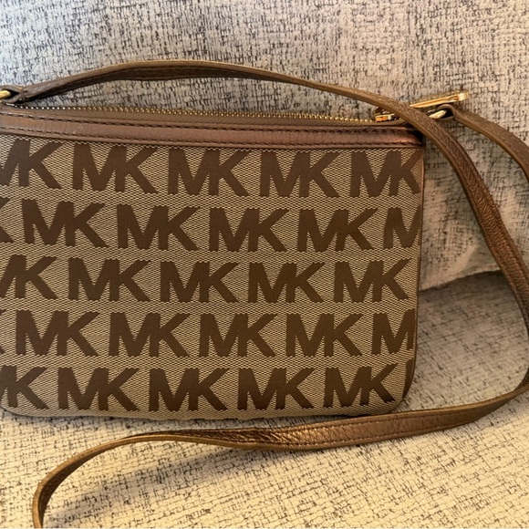 Michael Kors Monogram Jacquard Canvas Crossbody Bag 5.5x8 Limited Edition - Picture 4 of 11